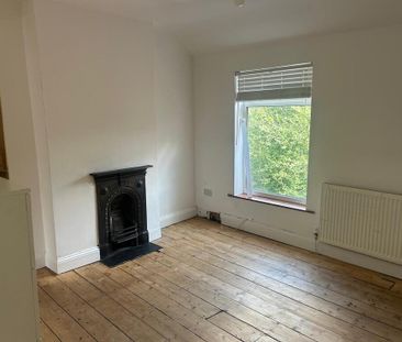 2 bedroom end of terrace house to rent - Photo 4