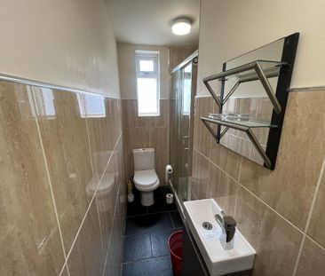 6 bedroom house to rent - Photo 3