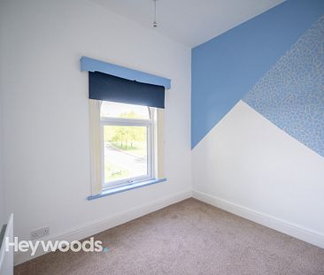 3 bed town house to rent in Alexandra Road, May Bank, Newcastle-under-Lyme ST5 - Photo 2