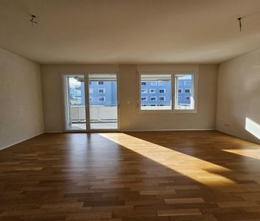 Grand appartement moderne avec balcon de 4,5 pièces - Photo 1