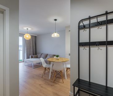 Słoneczne mieszkanie dwupokojowe z balkonem i miejscem postojowym - Zdjęcie 1