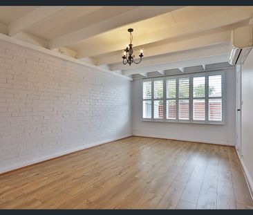 STYLISH & PRIVATE HIDDEN GEM - READY TO MOVE IN! - Photo 6