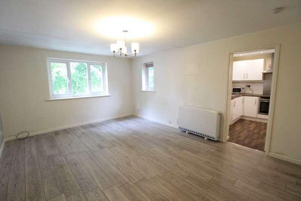 Bury New Road, Prestwich, M25 - Photo 1