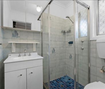 Spacious 3-Bedroom Home with Outdoor Entertaining - Photo 5