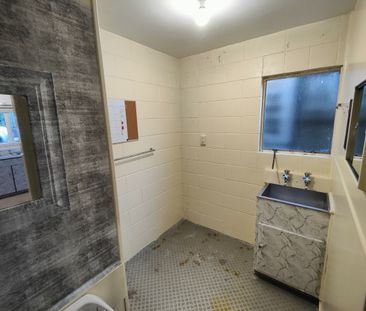 One bedroom unit in a handy location - Photo 4