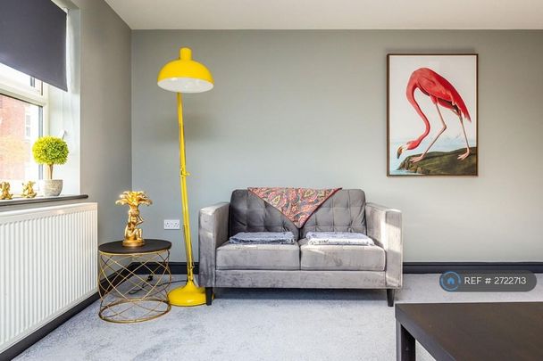 2 bedroom flat to rent - Photo 1