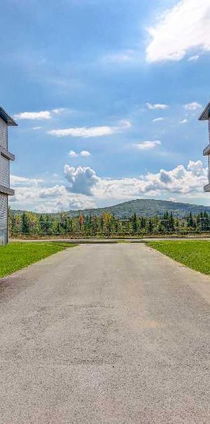 TRÈS BEAU 6 1/2 - LIBRE IMMÉDIATEMENT! - Photo 1