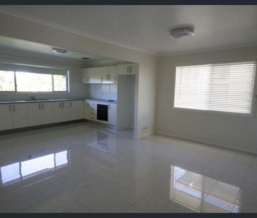 Large Home in Prime Location! - Photo 3