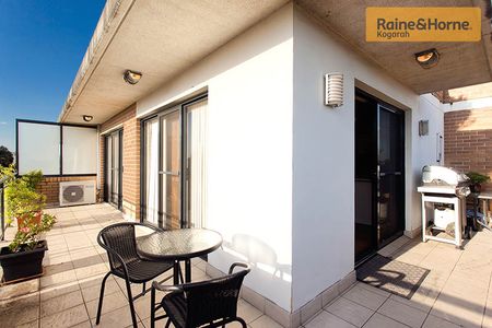 Large & Modern - Photo 2