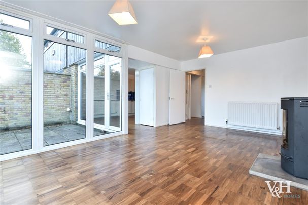 Westfield, Ashtead - Photo 1