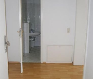 TOLLE 2-Zi. SINGLE-Wohnung im DG mit Lift und Fußbodenheizung! - Photo 2