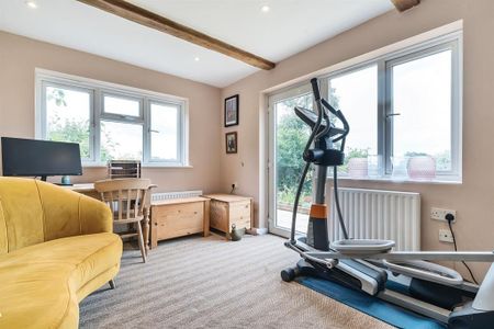 3 bedroom semi-detached house to rent - Photo 3