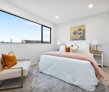 Exceptionally designed home at Takapuna - Photo 2