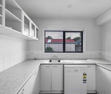 Low maintenance on the city fringe - Photo 1