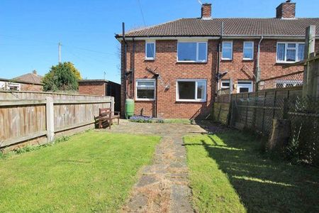 3 bedroom end of terrace house to rent - Photo 5