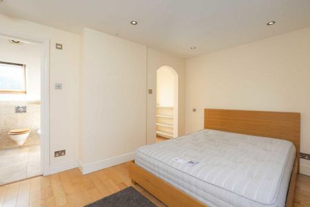 4 bedroom flat to rent - Photo 4