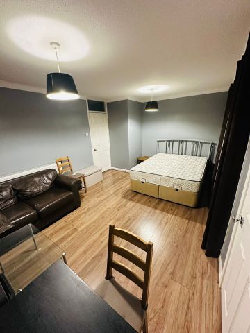 Room in a Shared House, Hind Grove, E14 - Photo 2