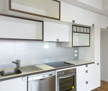 Modern Apartment in Prime CBD location - Photo 4