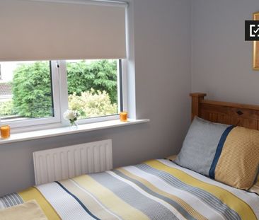 Bright room in 3-bedroom house, Dublin - Photo 5