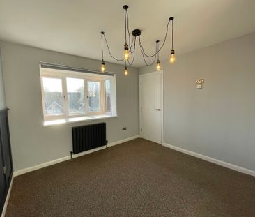 2 bedroom Detached House to let - Photo 1