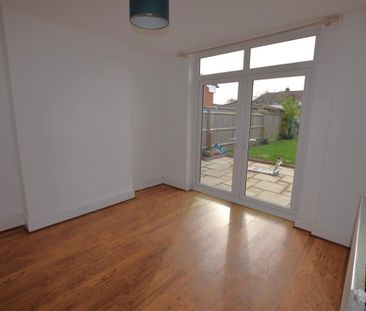 3 bedroom house - end terrace to rent - Photo 4