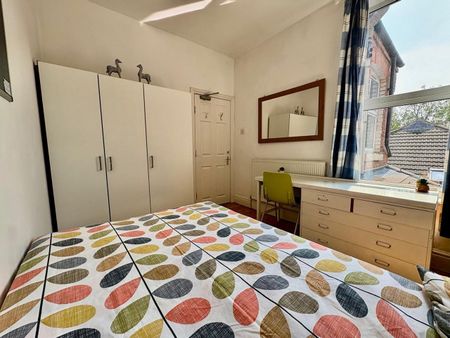 7 Bed End Terrace, Henry Road, NG7 - Photo 5