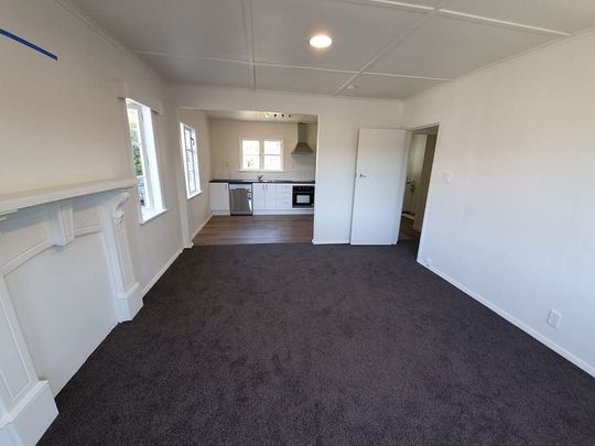 Spacious, Renovated 3 Bedroom Home – Ready to Move - Photo 1