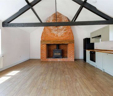 A charming two bedroom cottage in the heart of Hamptworth - Photo 4