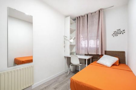 Calle Matilde Hernández, Madrid, Community of Madrid 28019 - Photo 3