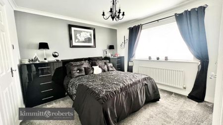4 bedroom detached house to rent - Photo 3