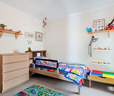 Sundrenched family home! - Photo 4
