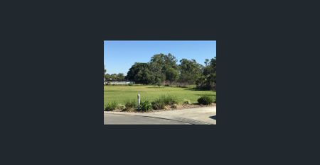 Three Bed Townhouse in Great Location - Photo 2