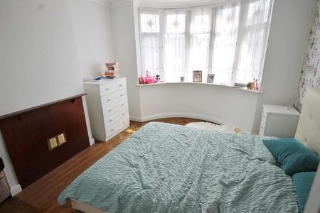 Commercial Road, Staines-Upon-Thames, Middlesex,TW18 - Photo 2