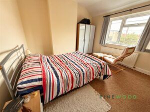 2 BEDROOM House - Semi-Detached - Photo 2