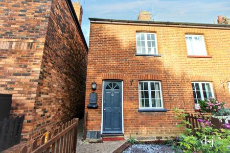 2 bedroom semi-detached house to rent - Photo 5