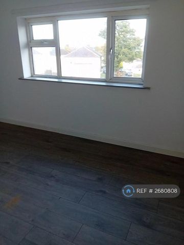 2 bedroom semi-detached house to rent - Photo 5