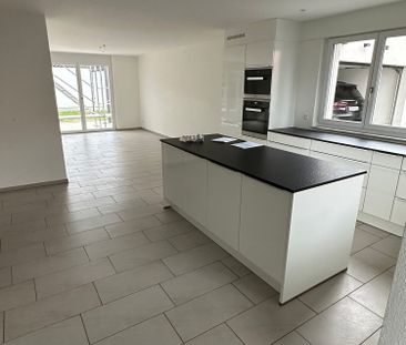 Grosszügiges 6.5-Zimmer-Doppeleinfamilienhaus (Haushälfte) in Erlen... - Foto 6