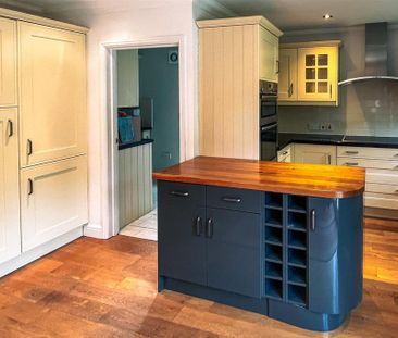 4 bedroom detached house to rent - Photo 6