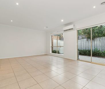*** 2 bdrm 1.5 bath, Quiet courtyard, Near Schools, Shops, and Transport. - Photo 2