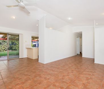 3 Conifer Street, Hillcrest QLD 4118 - House For Rent | Domain - Photo 5