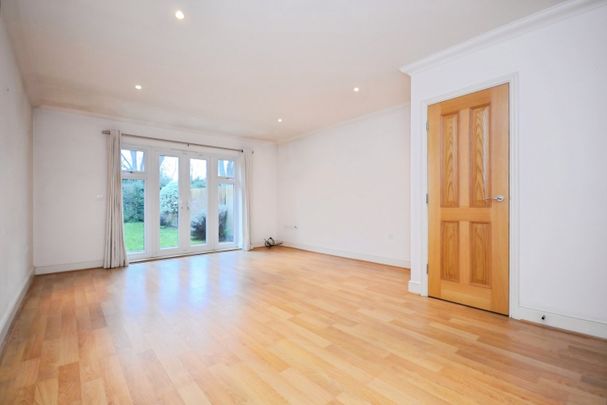 Terraced House to rent - Oakley Road, Bromley, BR2 - Photo 1
