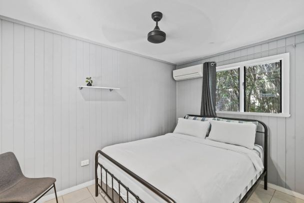 Fully furnished Queenslander with pool in the heart of freshwater - Photo 1