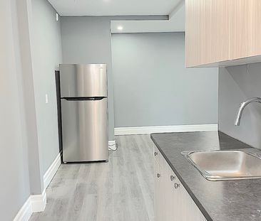 MODERN 2 BED/1 BATH NEAR UNIVERSITY OF WINDSOR+HYDRO - Photo 3