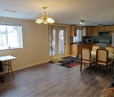 22 Clairfields Dr W, Guelph - Photo 2