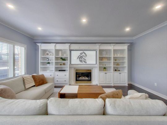 For Lease - 2 Whalen Court, Richmond Hill, Ontario - Photo 1