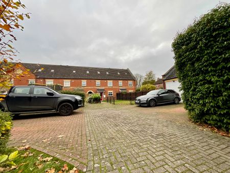 4 bedroom Mid Terraced House to let - Photo 5