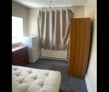 Room in a Shared Flat, Wembley Hill Road, HA9 - Photo 1