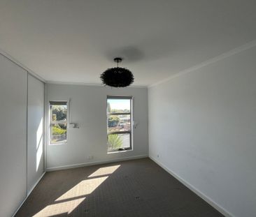 Perfect 2 Bedroom Home in Perfect Location - Photo 3