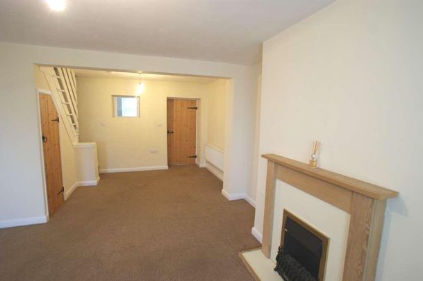2 bedroom end of terrace house to rent - Photo 1