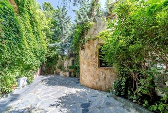 Majadahonda, Community of Madrid 28221